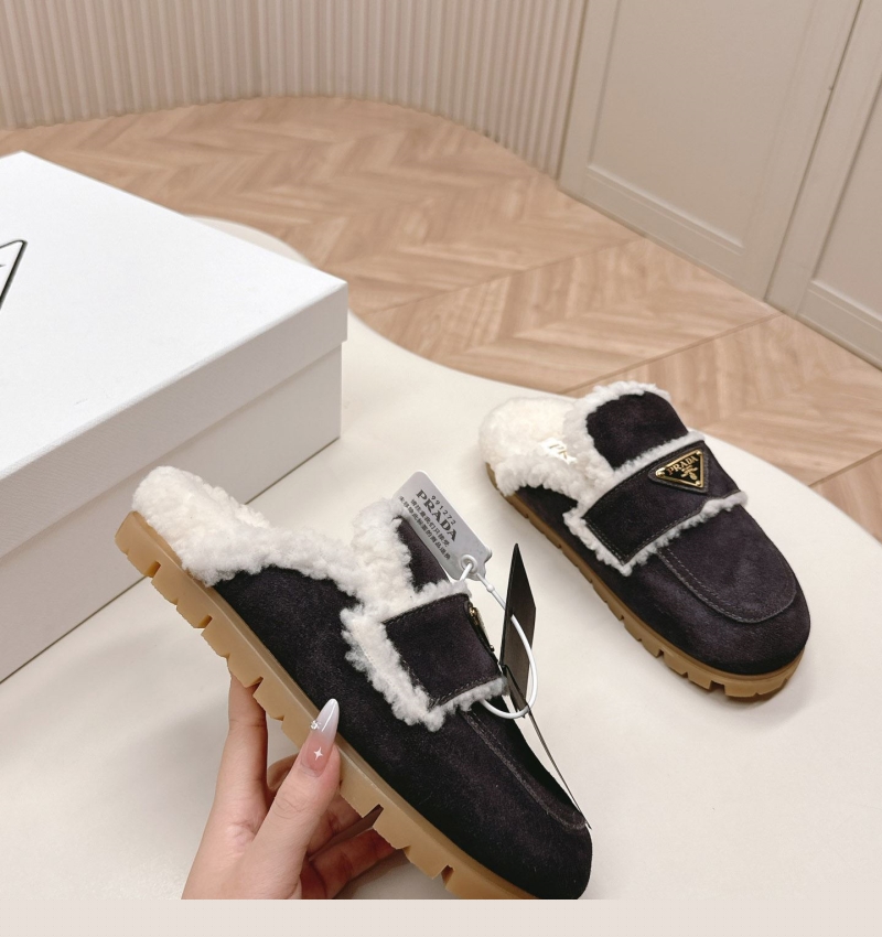 Pra*a slippers